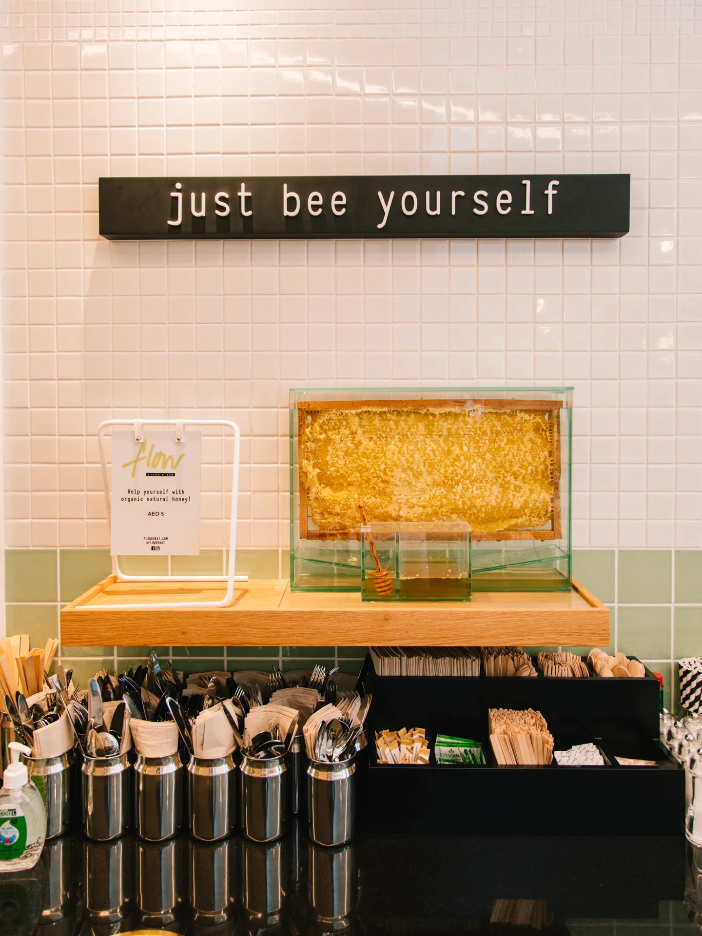 Flow-Cafe-Dubai-Interior360