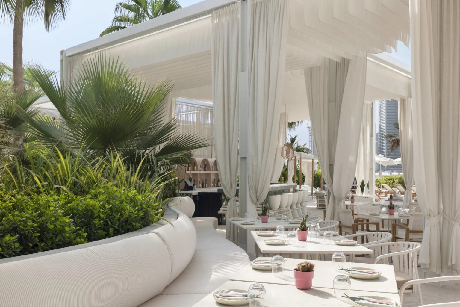 The-305-Restaurant-Furniture-Image-4