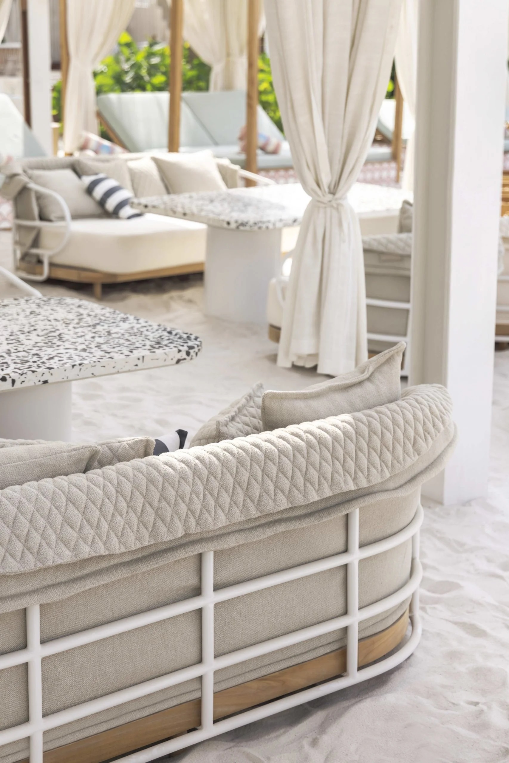 The-305-Restaurant-Furniture-Image-5